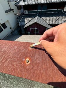 雨漏り原因部笠木板金シール工事 プライマー塗布